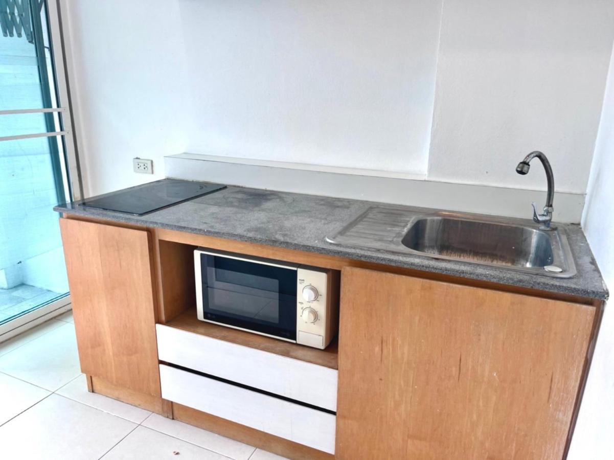 8 Residence Банкок Екстериор снимка